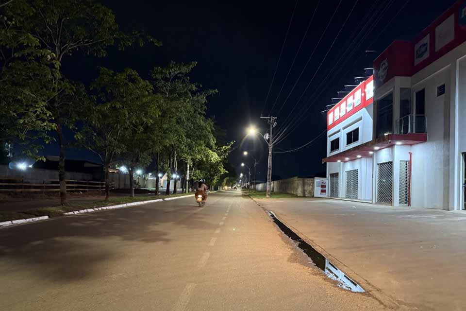 Prefeitura de Porto Velo restabelece iluminação na avenida Rio de Janeiro