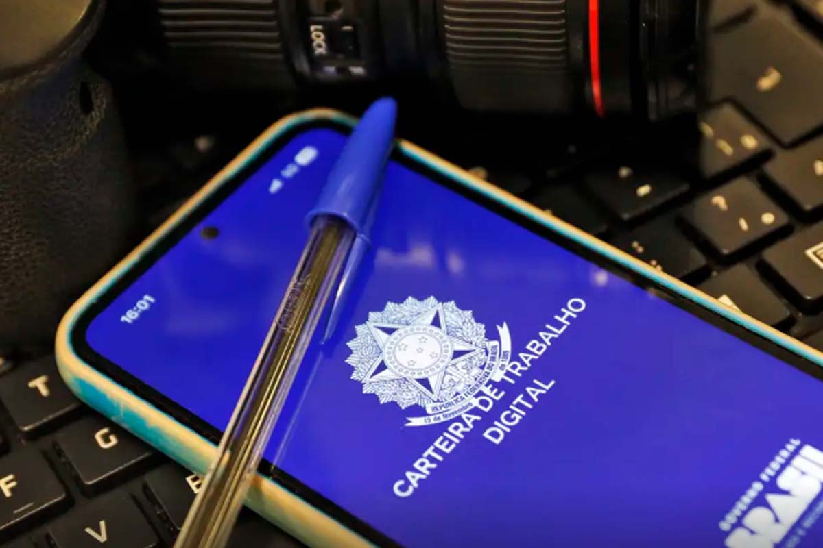 Desemprego cai para 5,3%, o menor para o trimestre terminado em julho