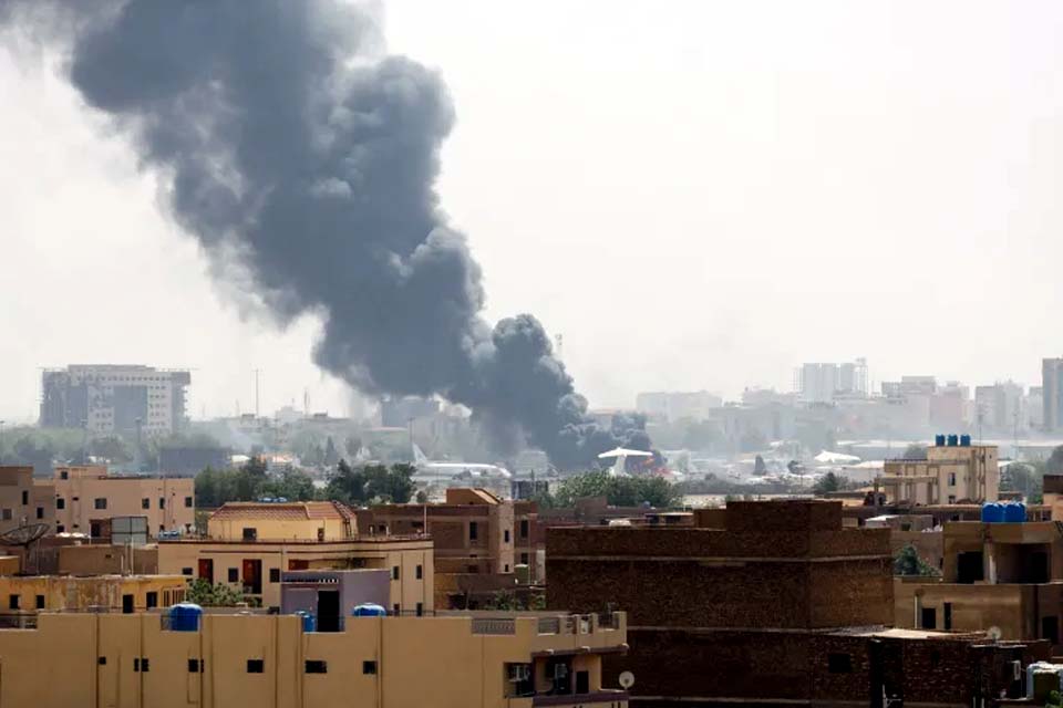 Combates no Sudão deixam hospitais sem água e luz e afetam ajuda humanitária