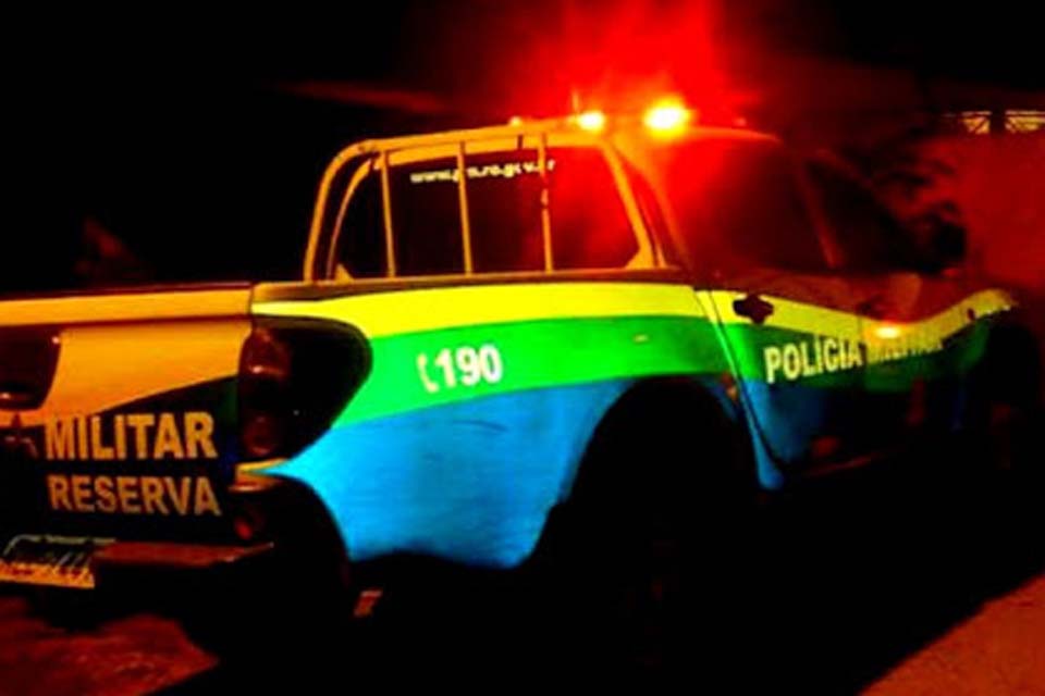 Criminosos roubam armas, coletes e carro de vigilantes em residencial