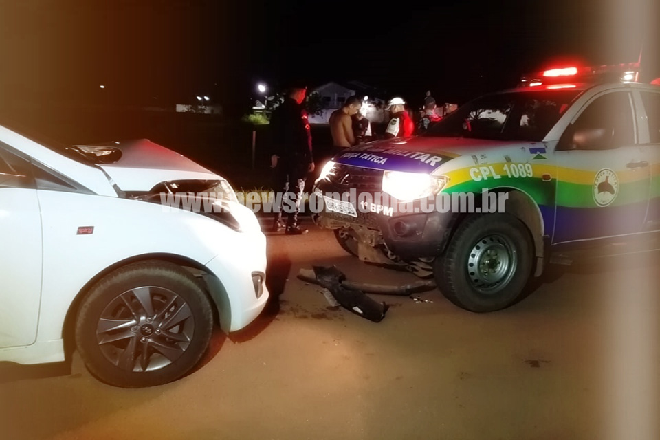 Motorista embriagado bate carro frontalmente com viatura da PM