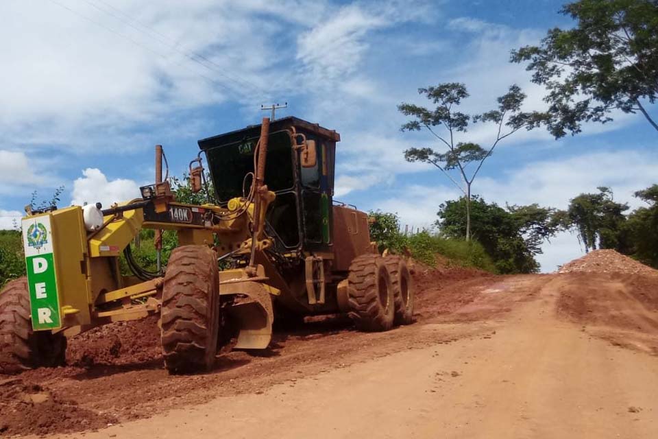 Mesmo com chuva e feriado prolongado, governo monta força-tarefa e atende trechos críticos na Rodovia do Boi