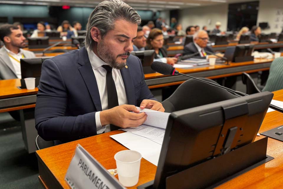 Deputado Thiago Flores assina pedido de reunião sobre PEC dos ex-territórios