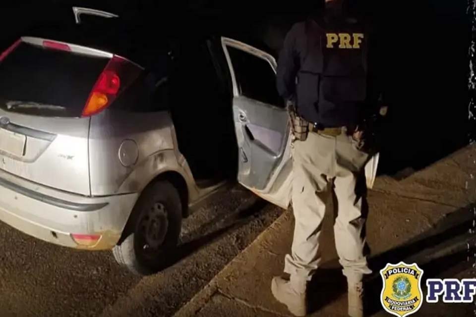 Polícia Rodoviária Federal recupera veículo abandonado na BR 421