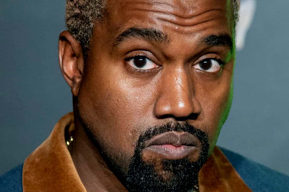 Kanye West oferece-se para pagar faculdade da filha de George Floyd