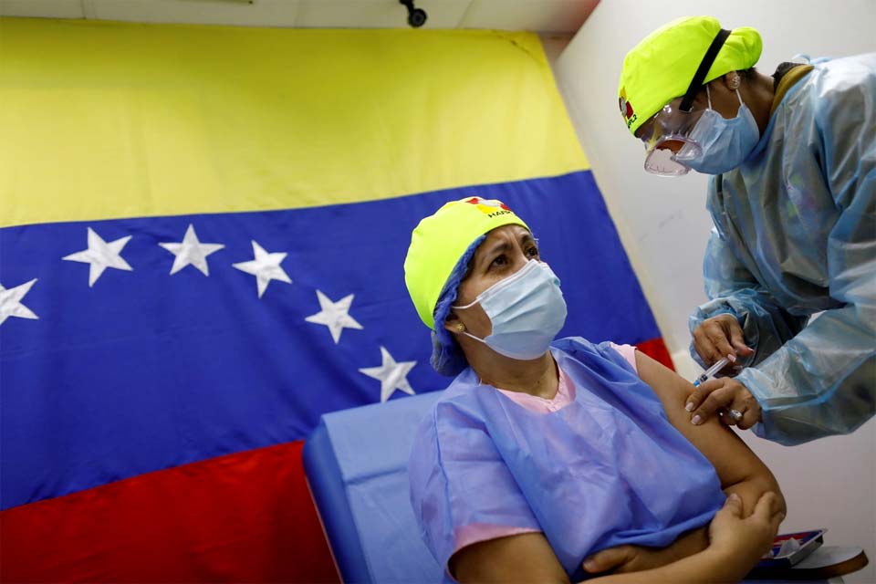Venezuela tem novo recorde de casos de covid-19 e acelera reforço