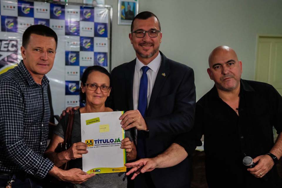 Moradores recebem títulos e comemoram a segurança jurídica das propriedades urbanas por meio do Governo de Rondônia