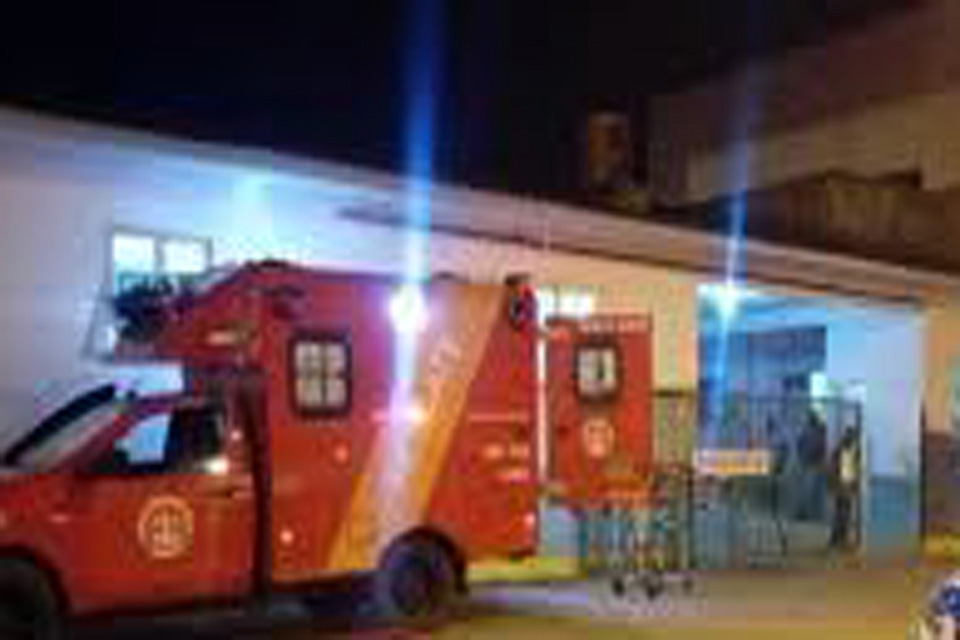 Mulher acerta facada no coração do marido que chega morto ao hospital