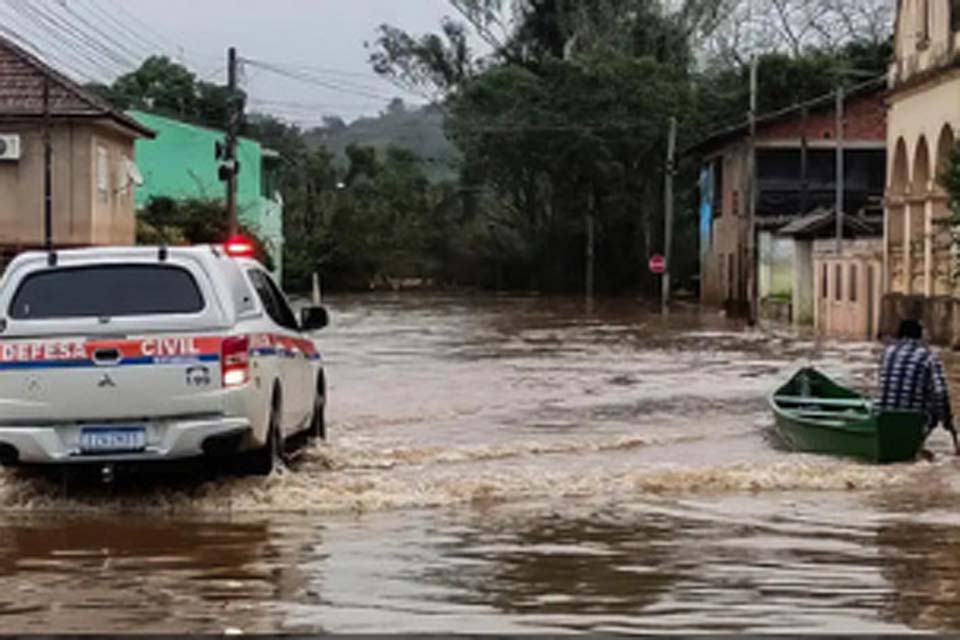 Governador Eduardo Leite anuncia R$ 2,5 mil para famílias na faixa da extrema pobreza