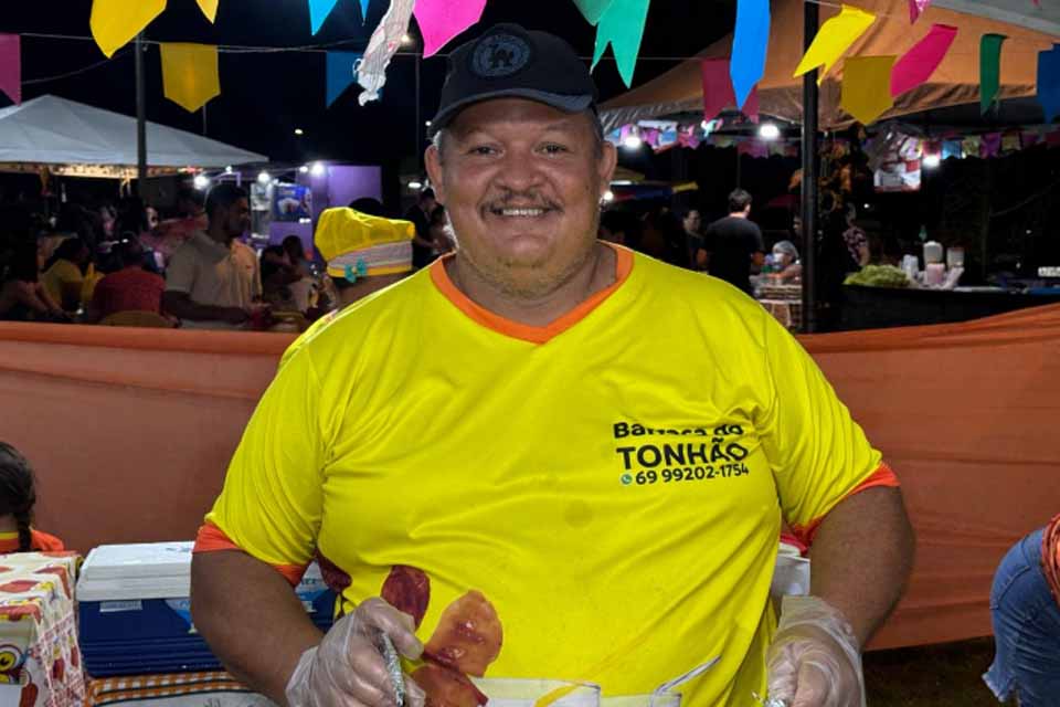 Vendedores ambulantes comemoram vendas no Arraiá da Prefs no Parque da Cidade