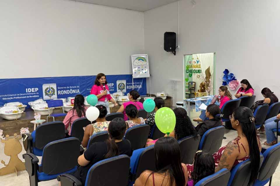 Troca de informações com gestantes e entrega de kit enxoval para bebês integram campanha Agosto Verde