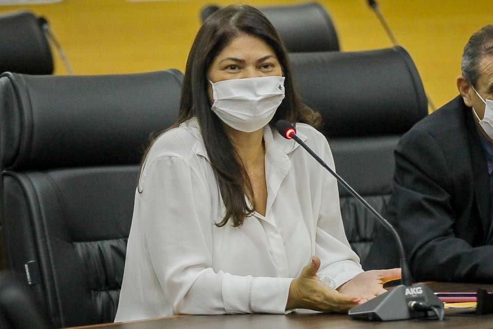 Deputada Estadual Cássia Muleta destaca trabalho desenvolvido pelo DER no município de  Ariquemes