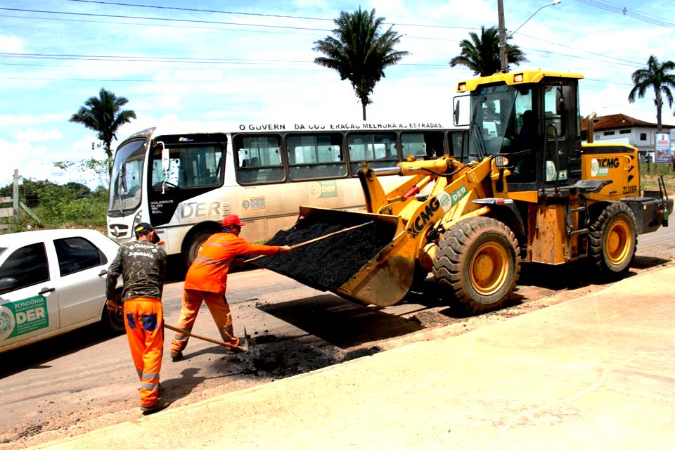 Mesmo no período de chuvas intensas, DER executa operação tapa-buracos nas ROs