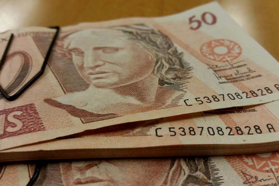 Cheque especial terá juros limitados a partir de segunda-feira