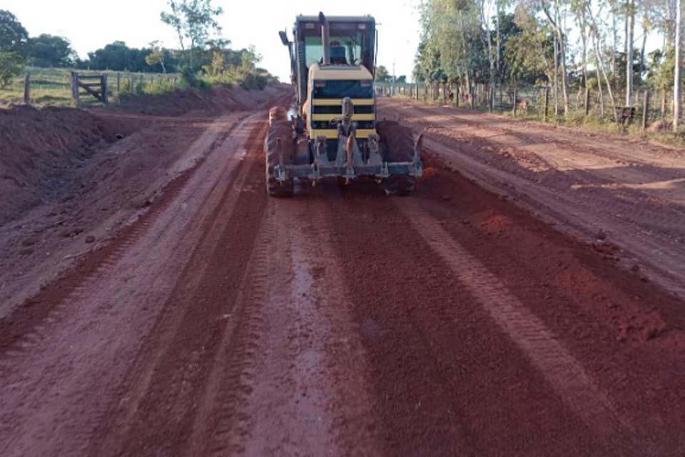 DER trabalha na recuperação de 26 quilômetros de vias primárias na RO-135