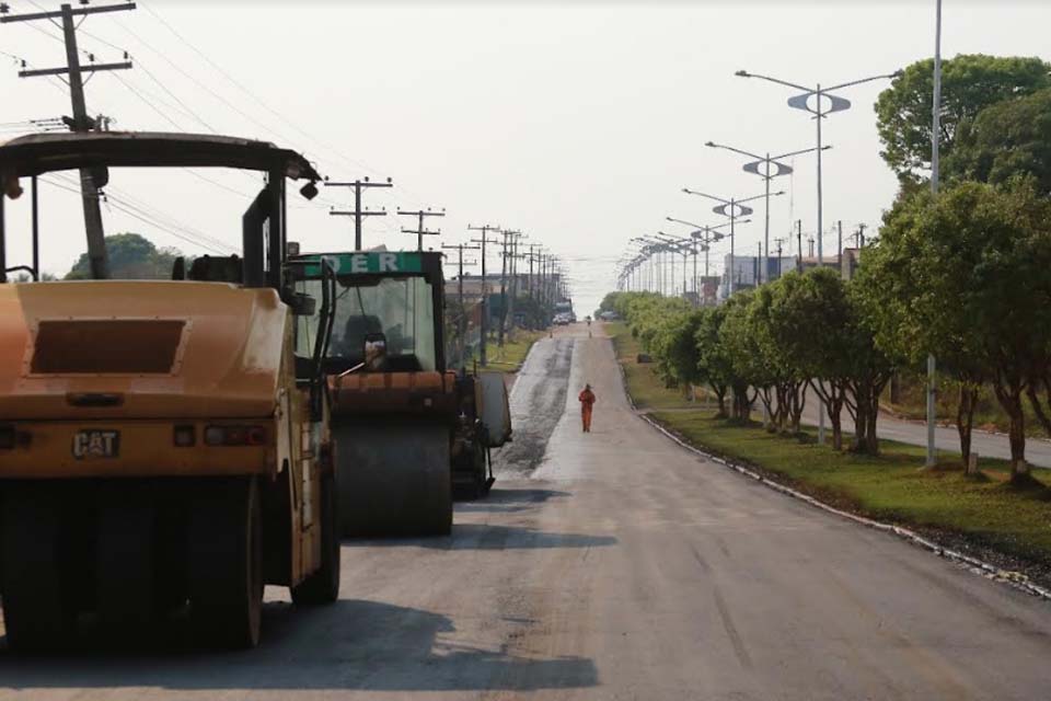 Governo executa obras de pavimentação asfáltica na RO-370, no perímetro urbano do município