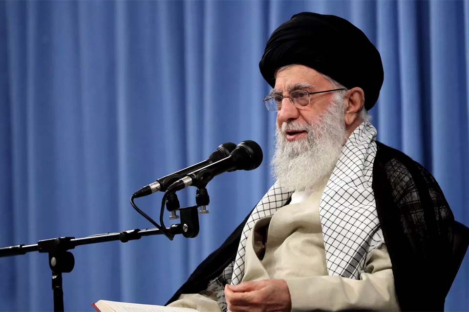 Irã anuncia lançamento de satélite que, segundo os EUA, é parte de programa de mísseis