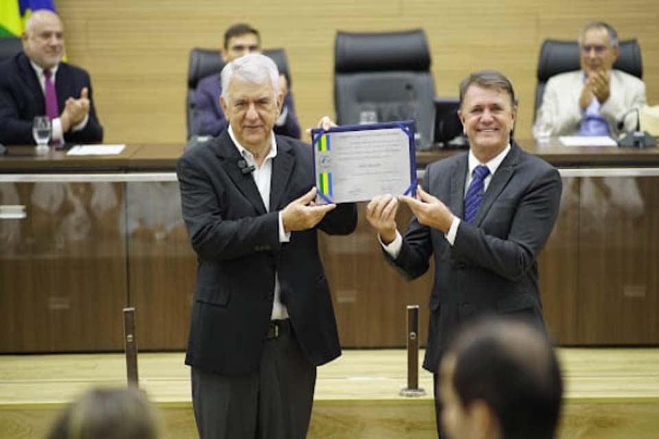 Deputado Luizinho Goebel homenageia Grupo Rovema pelos 40 anos em Rondônia