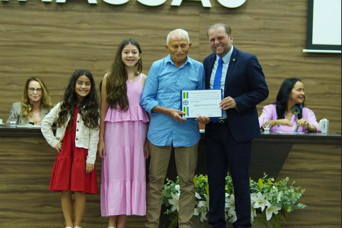 Personalidades lotam auditório da Uninassau em noite de homenagens propostas por Cirone Deiró