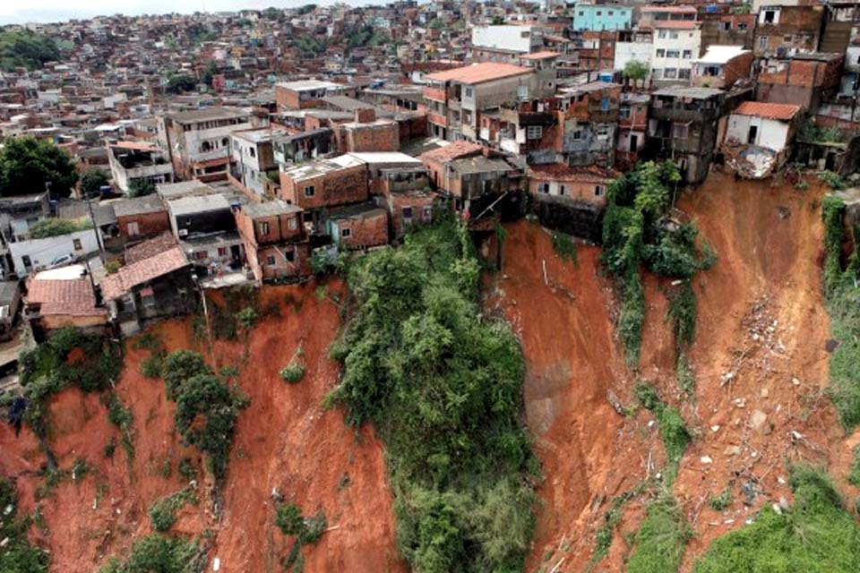 Governo mapeia 14 mil áreas com alto risco de deslizamento