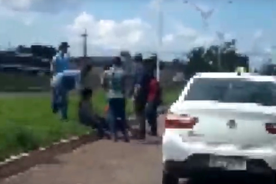 Colisão entre carros deixa mulher ferida na avenida Melvin Jones