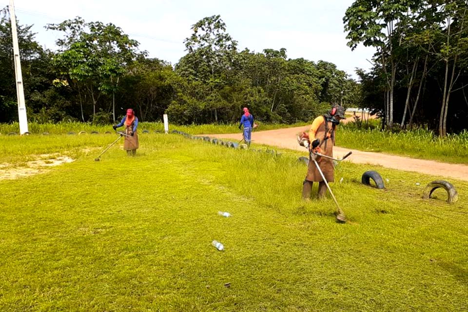Equipes se desdobram em várias frentes para manter a cidade limpa