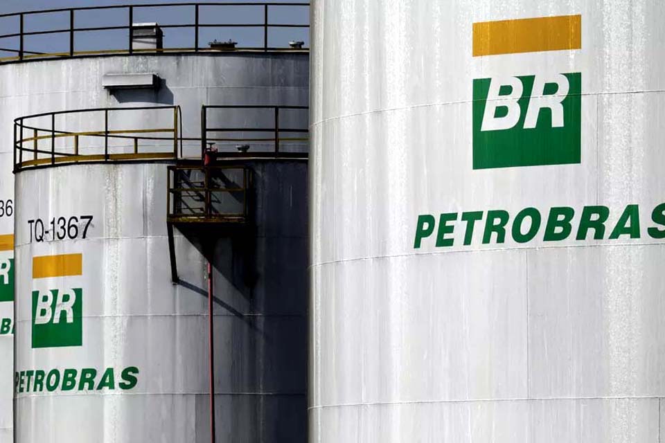 Petrobras corta preço da gasolina e do diesel nas refinarias a partir de sábado