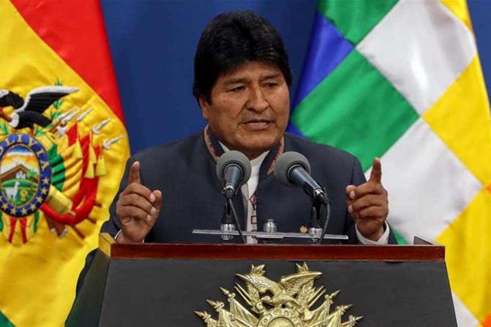 Em meio a protestos, Evo Morales renuncia à presidência da Bolívia