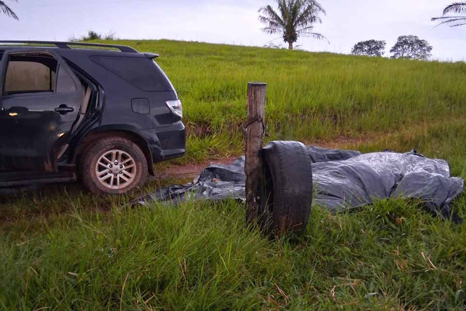 Homem é executado a tiros ao parar carro em porteira na zona rural  