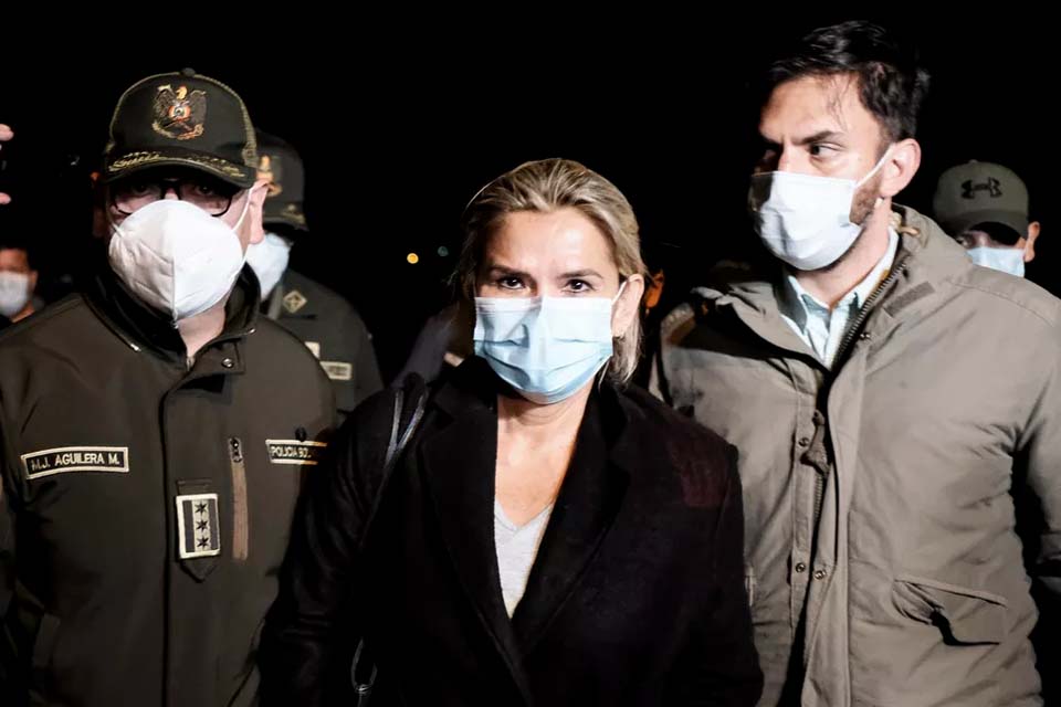 Ex-presidente interina da Bolívia, Jeanine Añez, é condenada por golpe de Estado