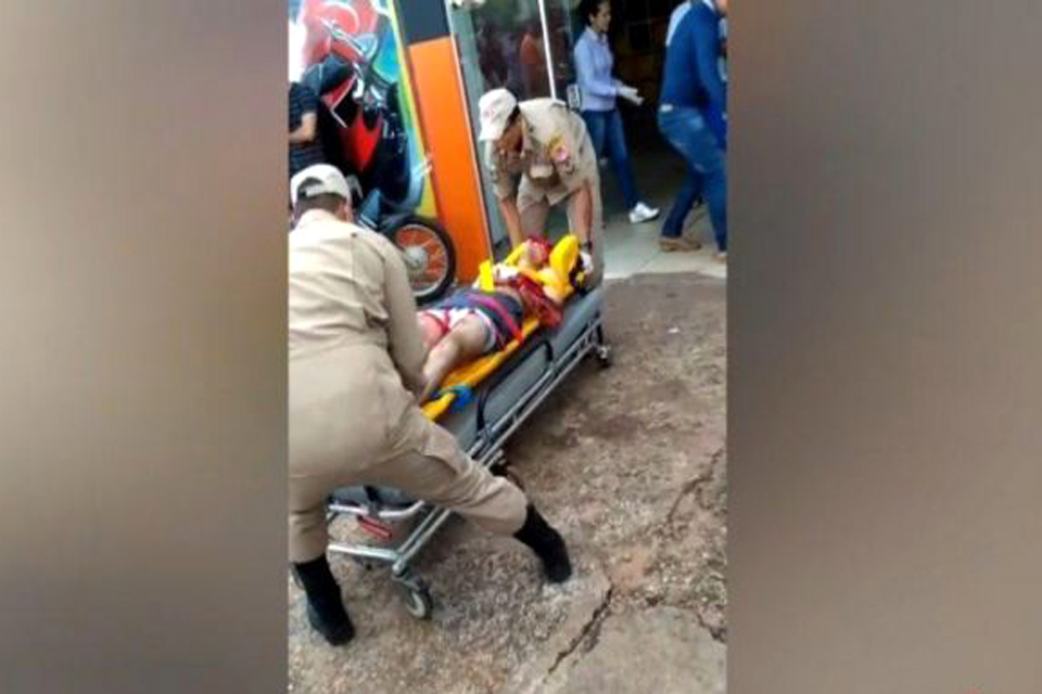 Homem é baleado durante discussão em oficina de motos