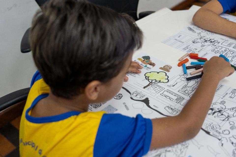 Alunos da Escola Meu Pequeno Jones visitam pontos turísticos e Prédio do Relógio em Porto Velho