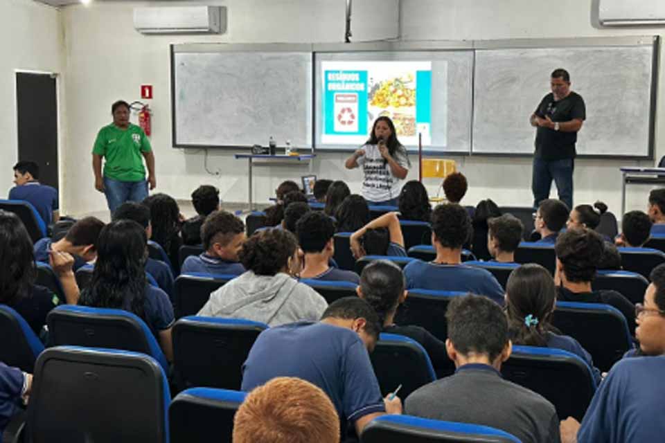 Prefeitura realiza palestra “Cidade Consciente, Cidade Limpa” na Escola José Otino, em Porto Velho