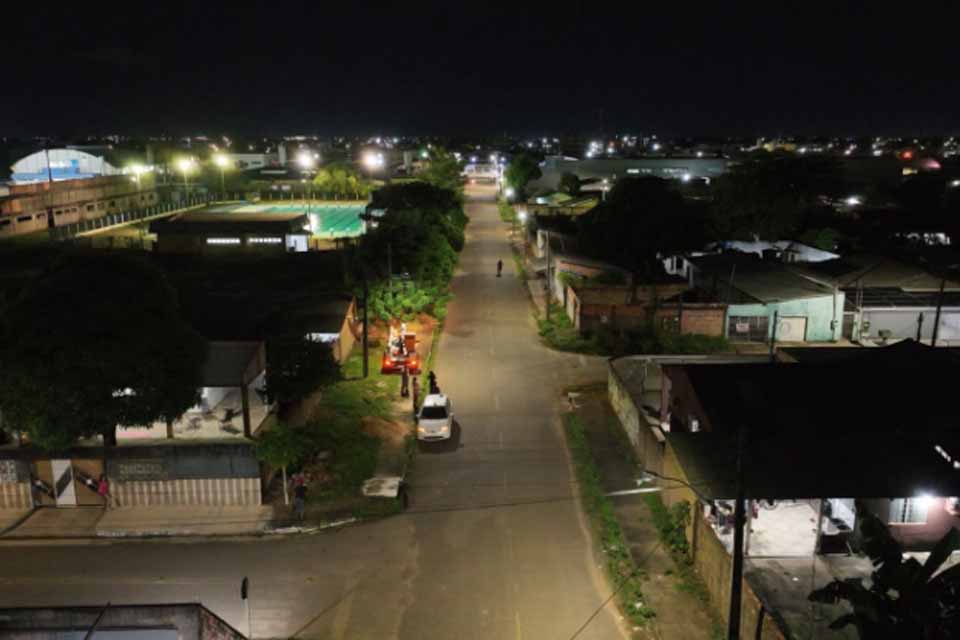 Em menos de 72 horas, Emdur restaura iluminação na rua Alba, no bairro Cuniã