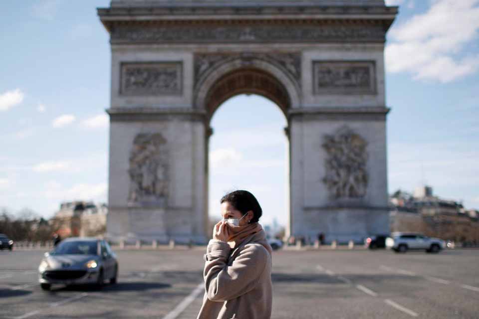 COVID - Europa propõe suspender voos da África devido à nova variante