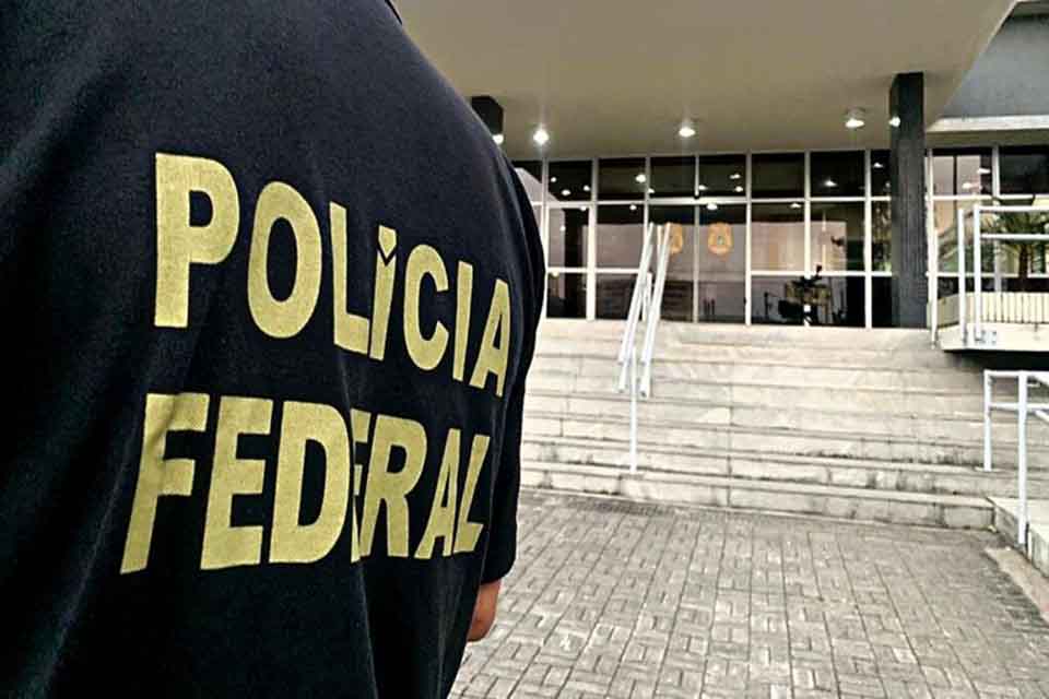 PF deflagra Operação contra tráfico de drogas e lavagem de dinheiro