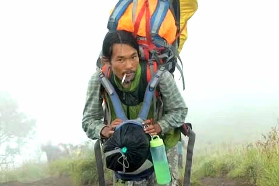 Brasileiros elogiam voluntário de resgate de brasileira e pedem a conta para dar dinheiro