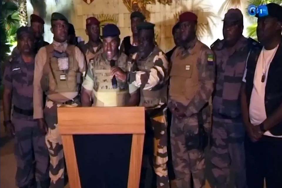 Militares tomam poder em golpe de Estado no Gabão, e presidente deposto é preso