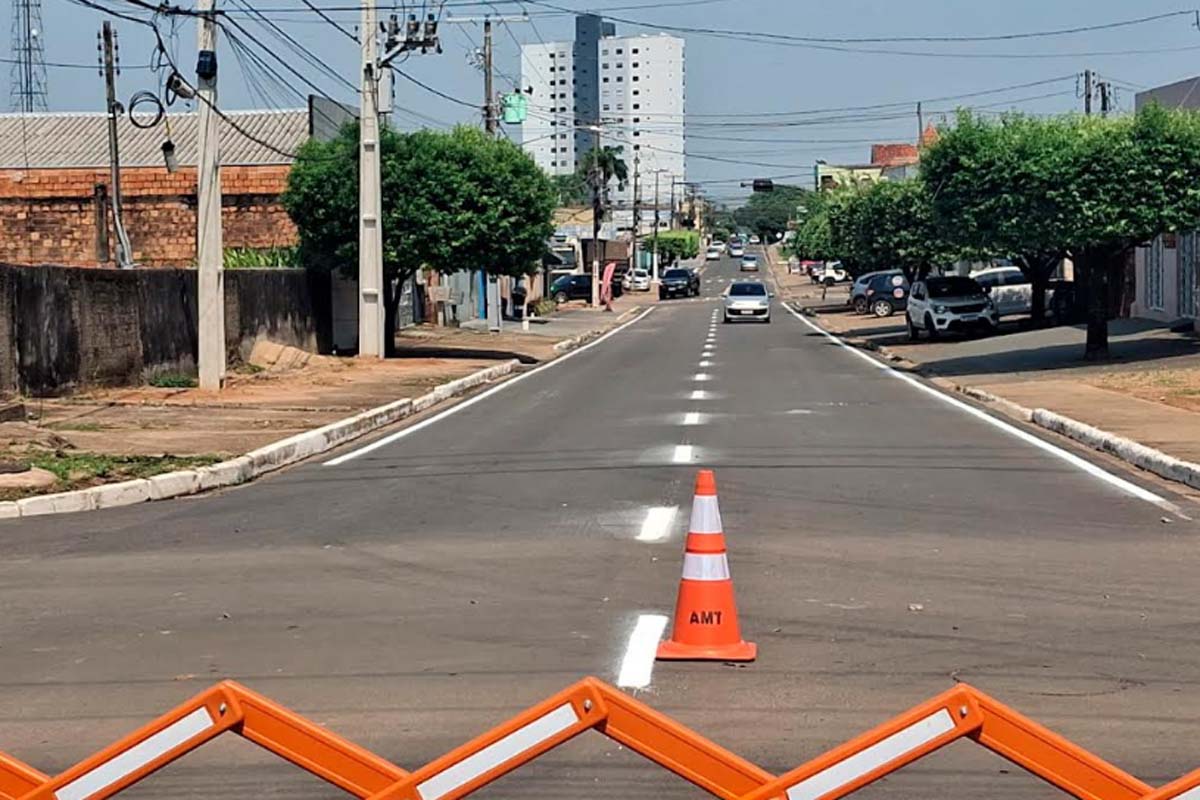 Autarquia Municipal de Trânsito e Transportes -AMT conclui sinalização horizontal da avenida Aracaju