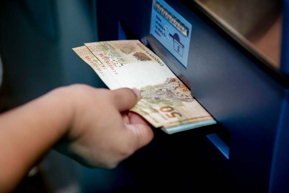 Brasileiros sacaram R$ 455,68 milhões esquecidos em bancos em setembro