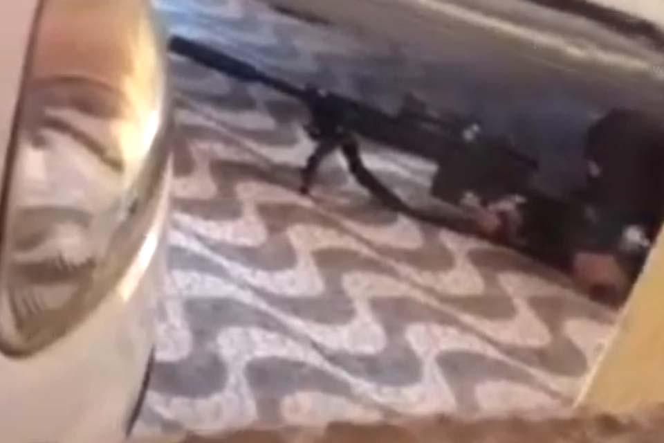 Vídeo mostra momento em que Sniper atinge bandido e liberta mãe e bebê em Campinas