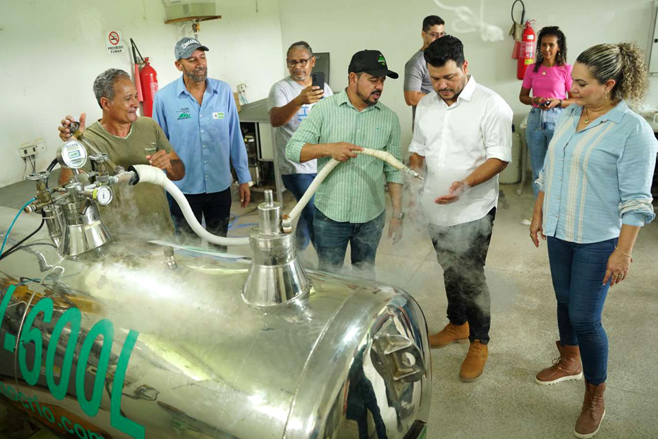 Marcelo Cruz valoriza importância de usina da Emater para produção leiteira em Rondônia