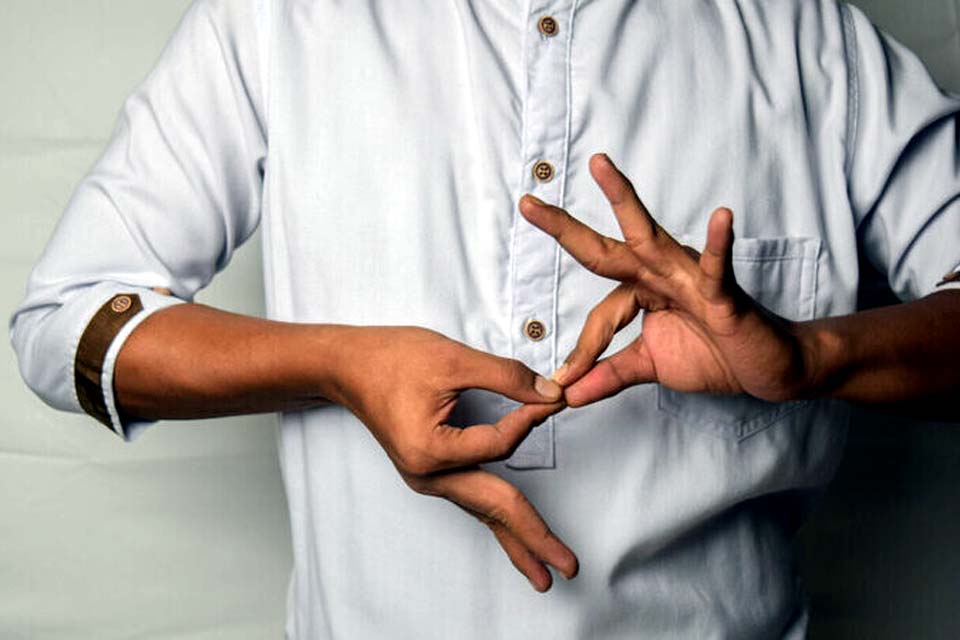 Projeto com jovens surdos busca criar termos matemáticos em Libras