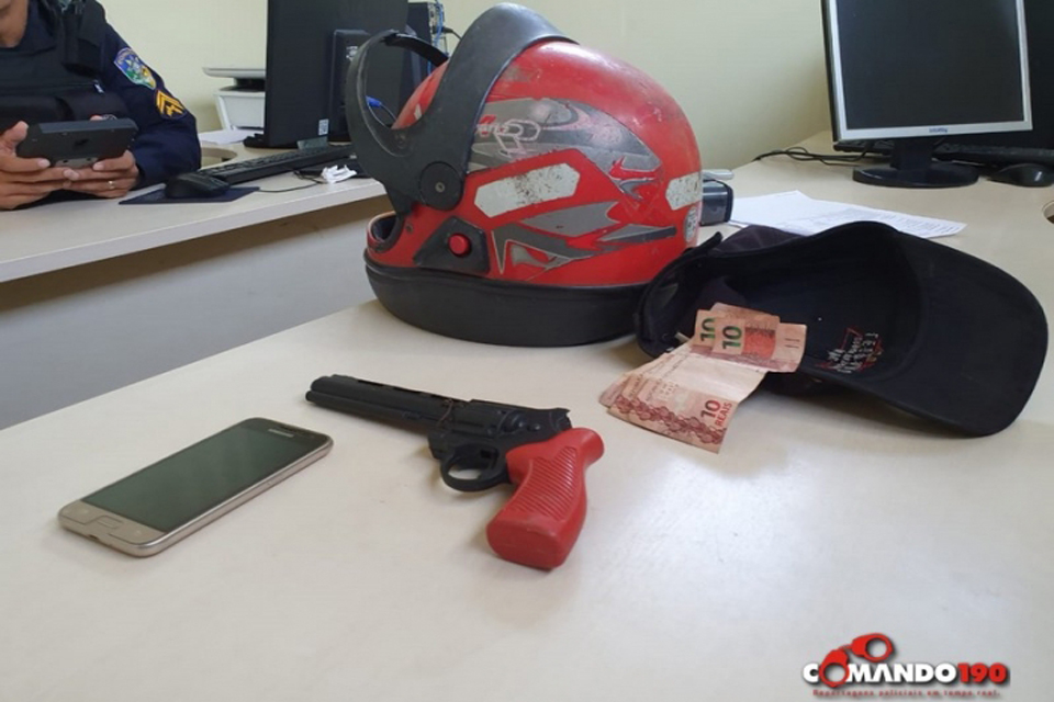 PM localiza moto furtada e simulacro que estavam sendo utilizados em roubos 