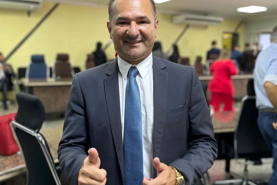 Vereador Paulo Tico tem pedido de providências atendido para manutenção e substituição de lâmpadas 