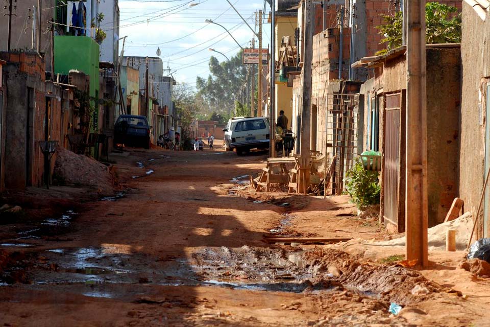 Pandemia fez um novo bilionário a cada 26 horas, diz Oxfam