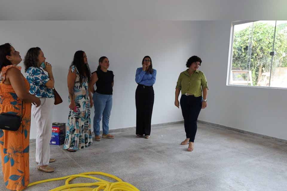 Equipe da Secretaria de Educação visita obra na Escola Luiz Cabral de Souza