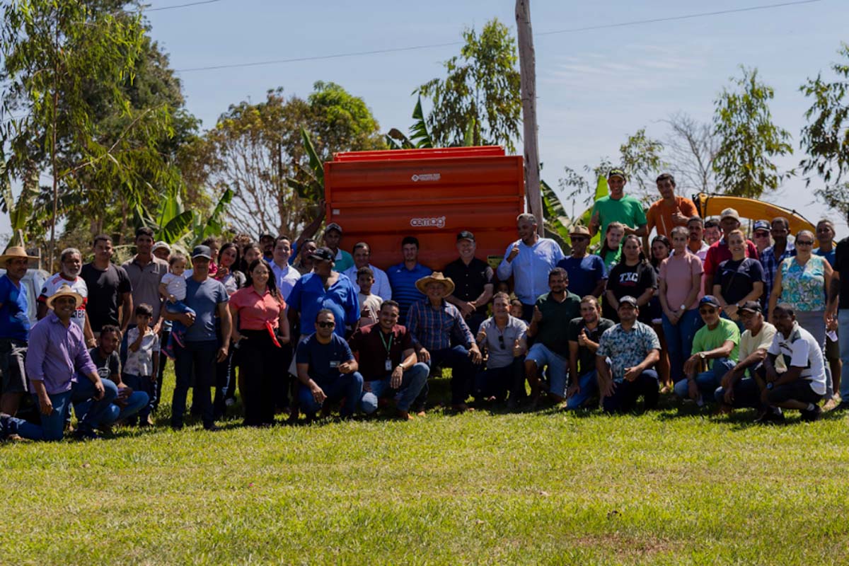Associação Lago Azul de Machadinho do Oeste recebe implementos agrícolas com recurso destinado pelo deputado Pedro Fernandes