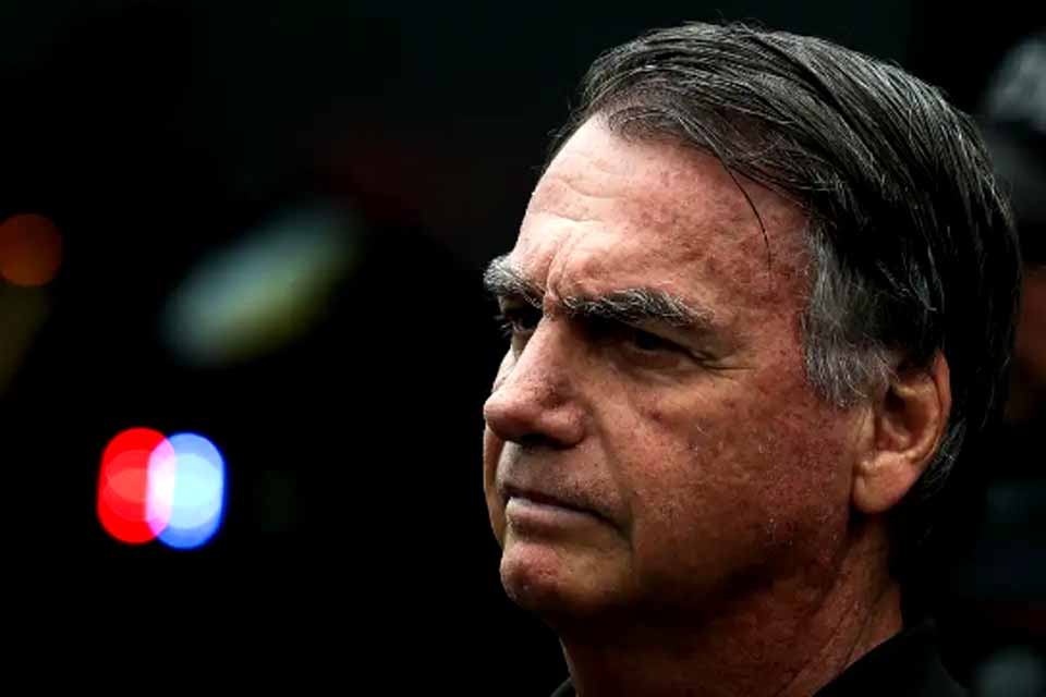 Alexandre de Moraes autoriza Bolsonaro a receber visita de aliados na prisão