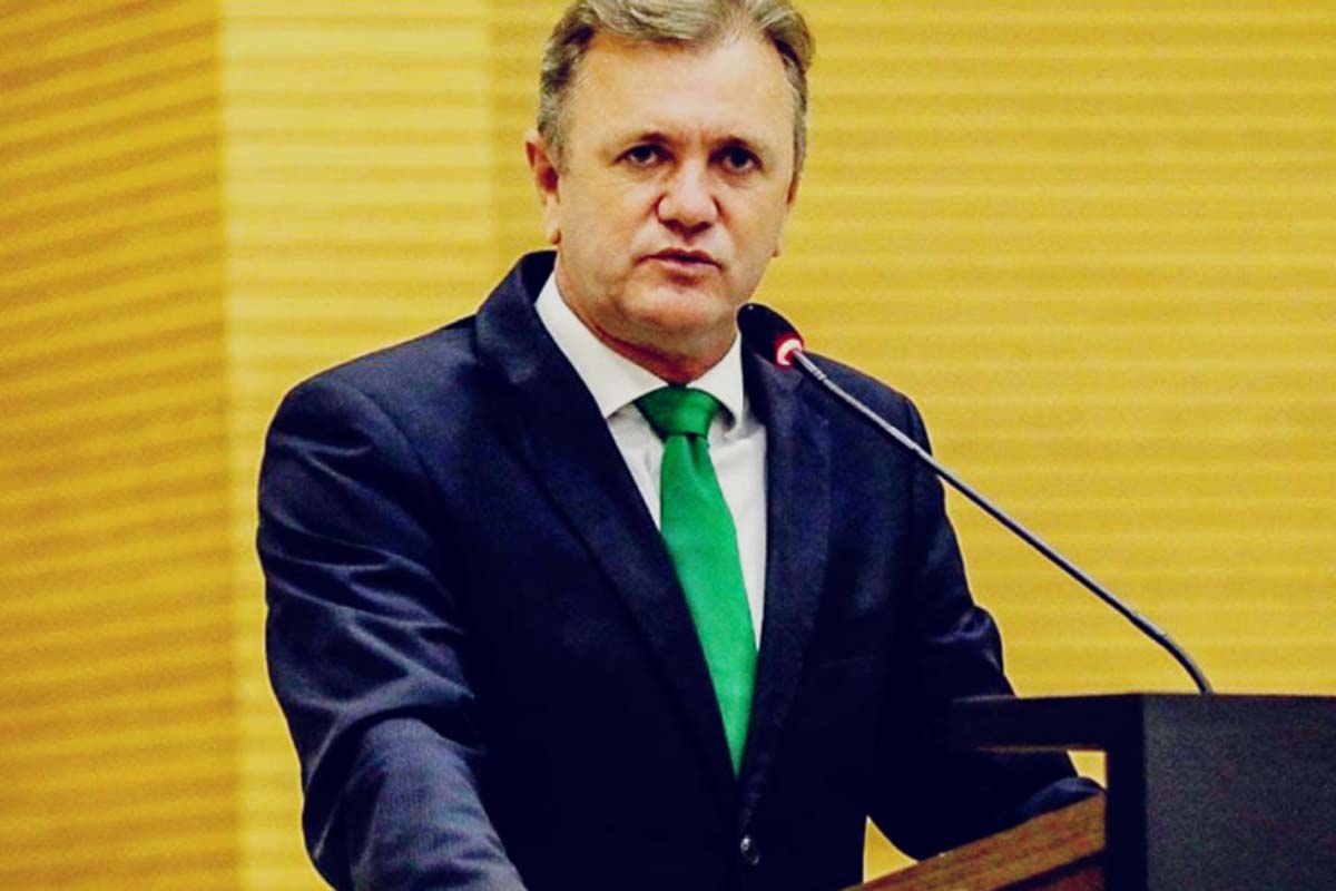 Deputado Luizinho Goebel recebe educadores de Primavera de Rondônia em Porto Velho